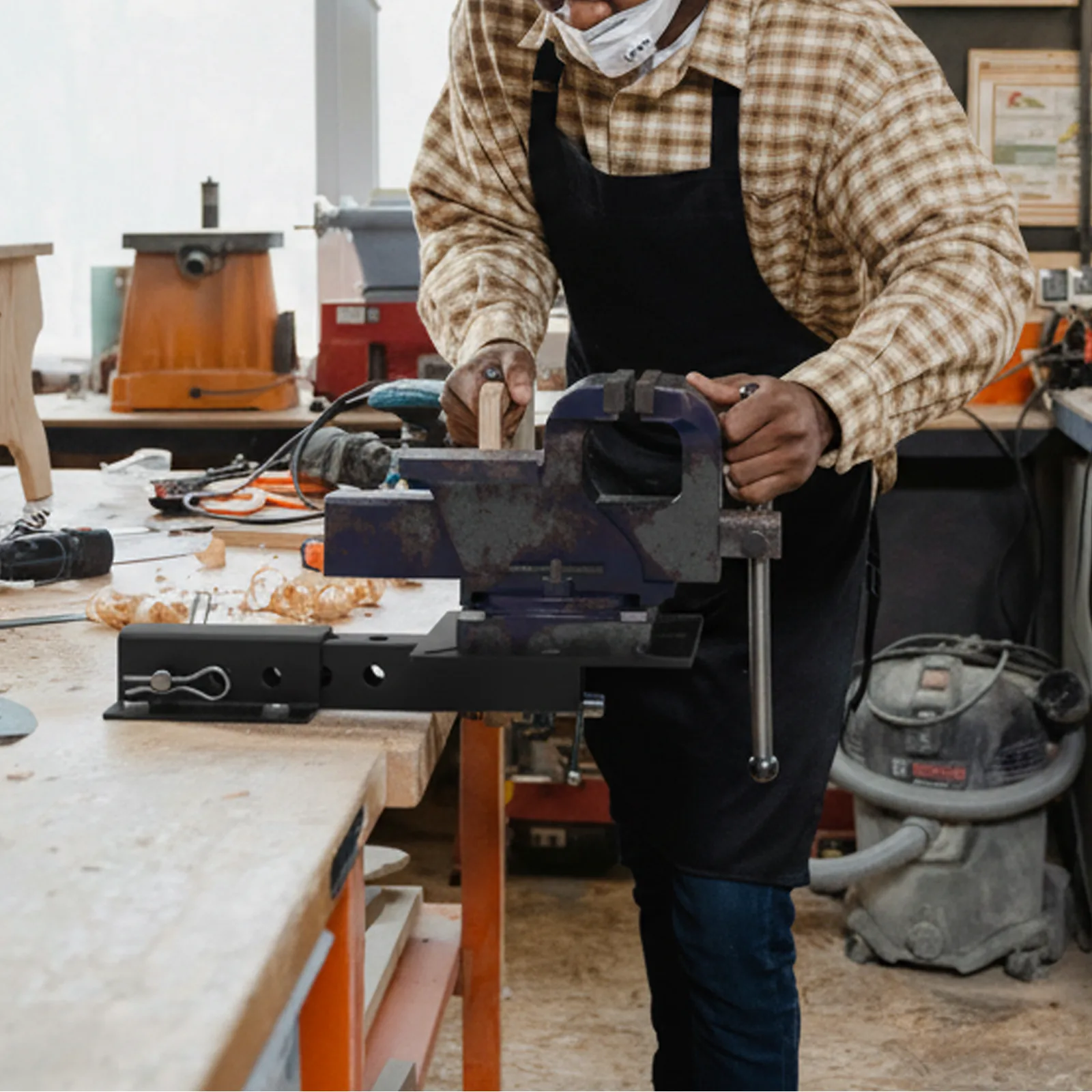 Mobile hitch vise mount application
